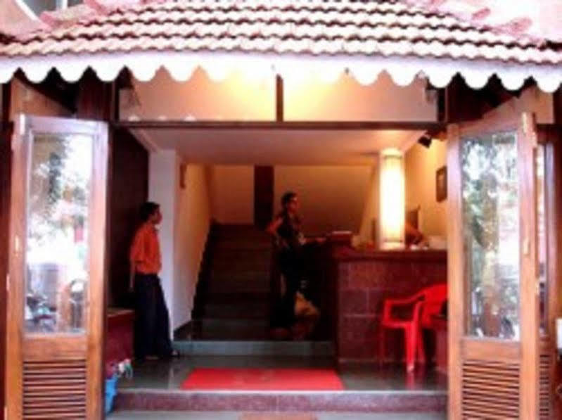 Oyo Flagship Paradise Inn Near Immaculate Conception Church Panaji Bagian luar foto